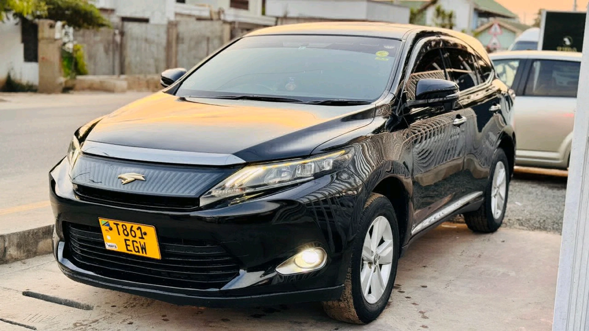Toyota Harrier Anaconda 2016 Black thumbnail 2