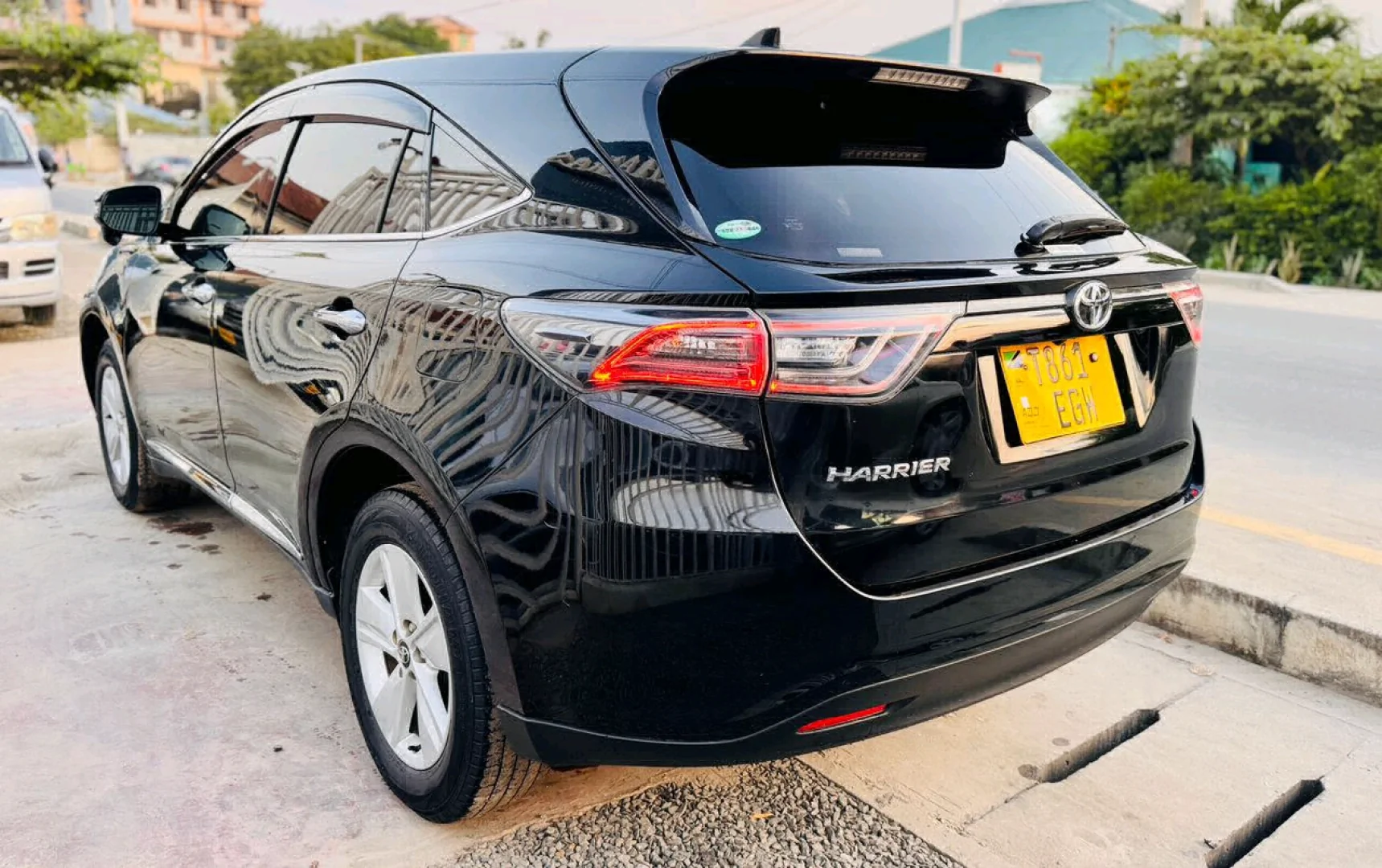 Toyota Harrier Anaconda 2016 Black thumbnail 3