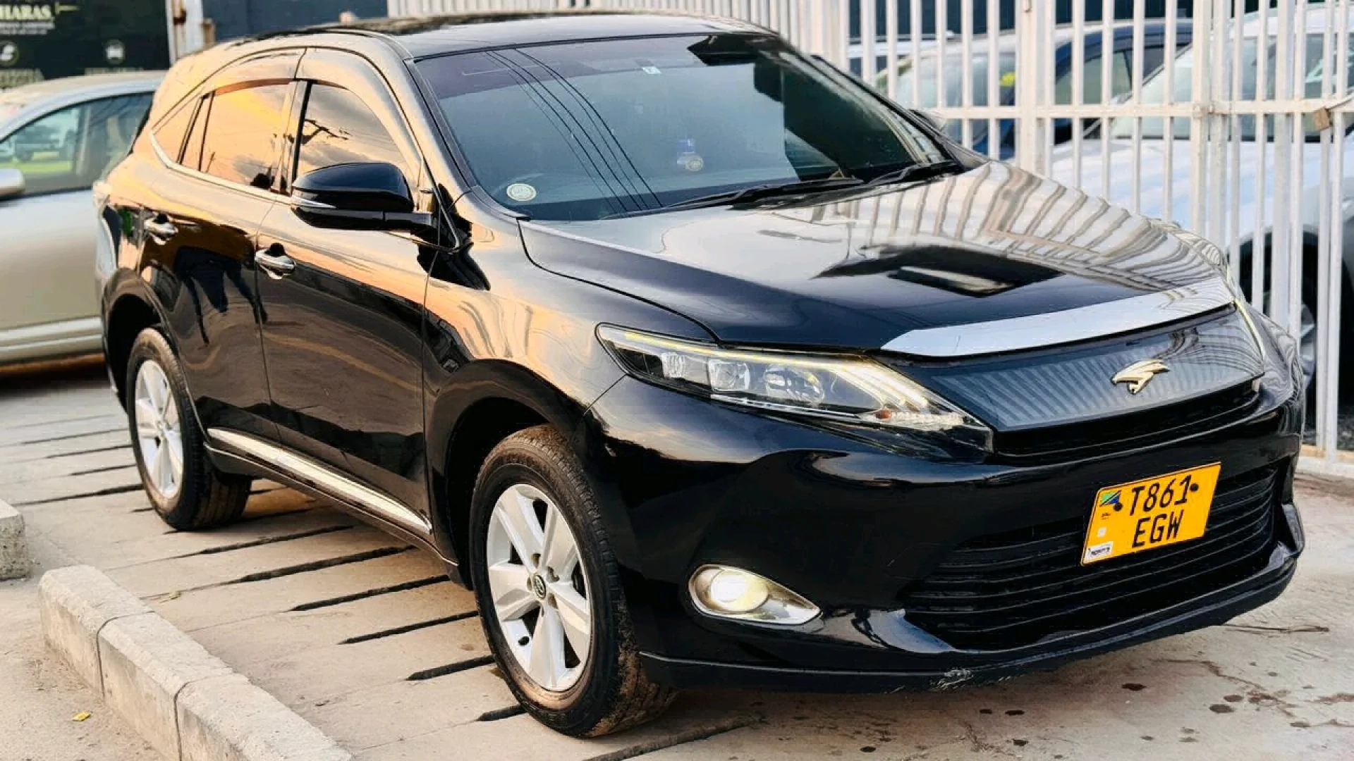 Toyota Harrier Anaconda 2016 Black thumbnail 5