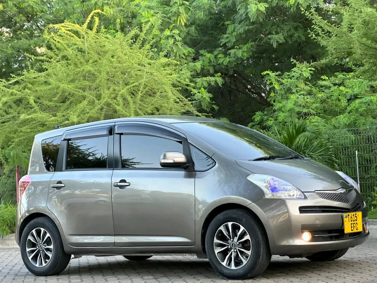 Toyota Ractis 2009 (EFC) thumbnail 2
