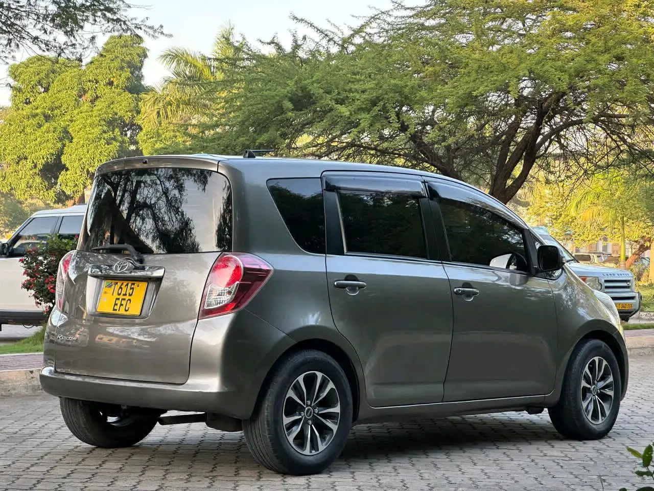 Toyota Ractis 2009 (EFC) thumbnail 3