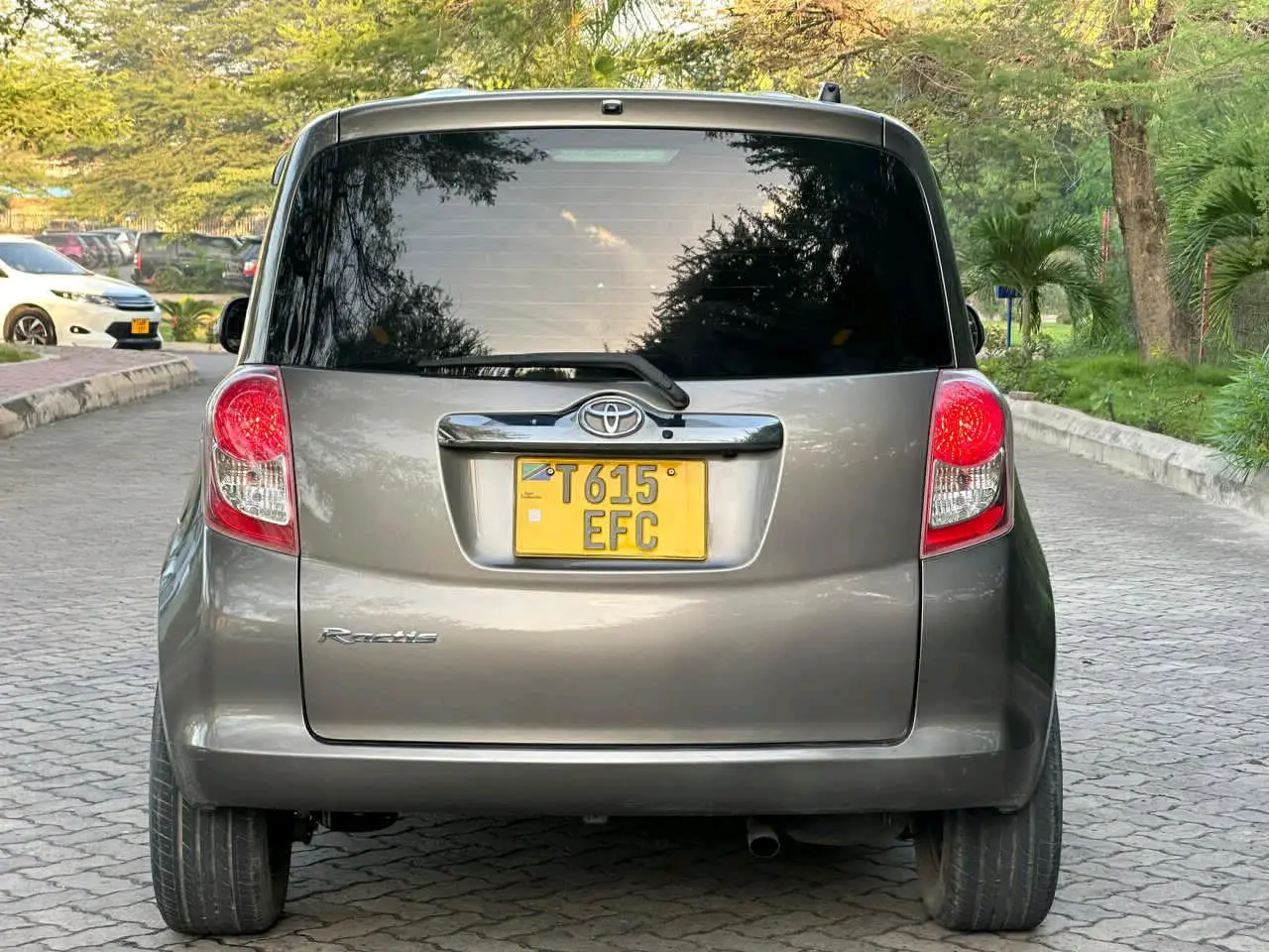 Toyota Ractis 2009 (EFC) thumbnail 5