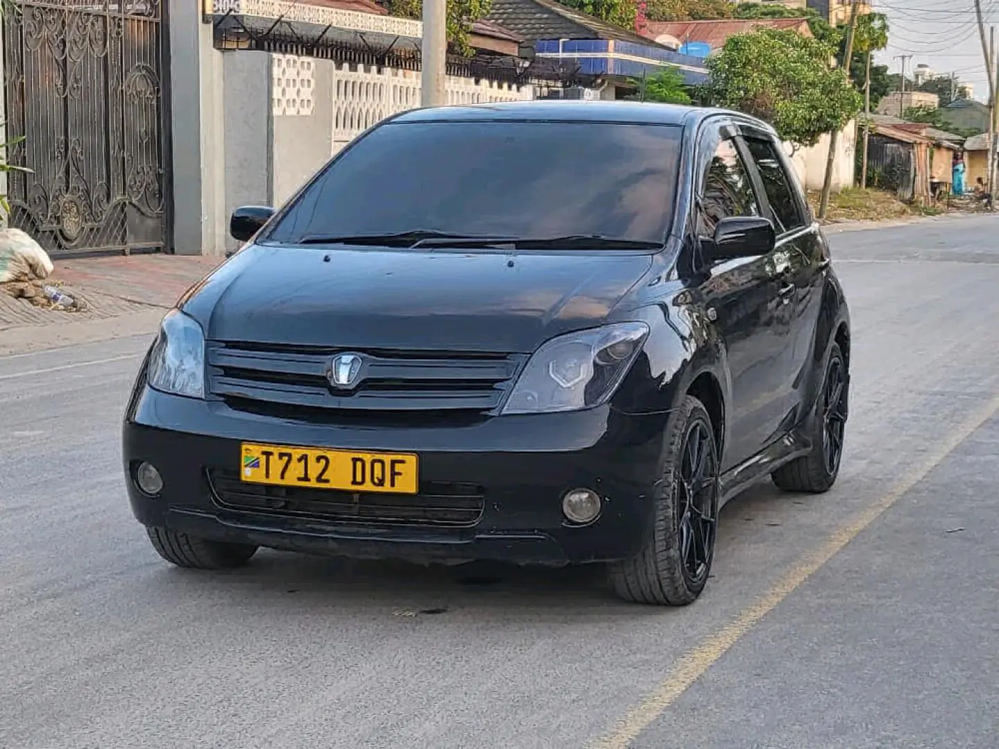 Black 2003 Toyota Ist for Sale thumbnail 3