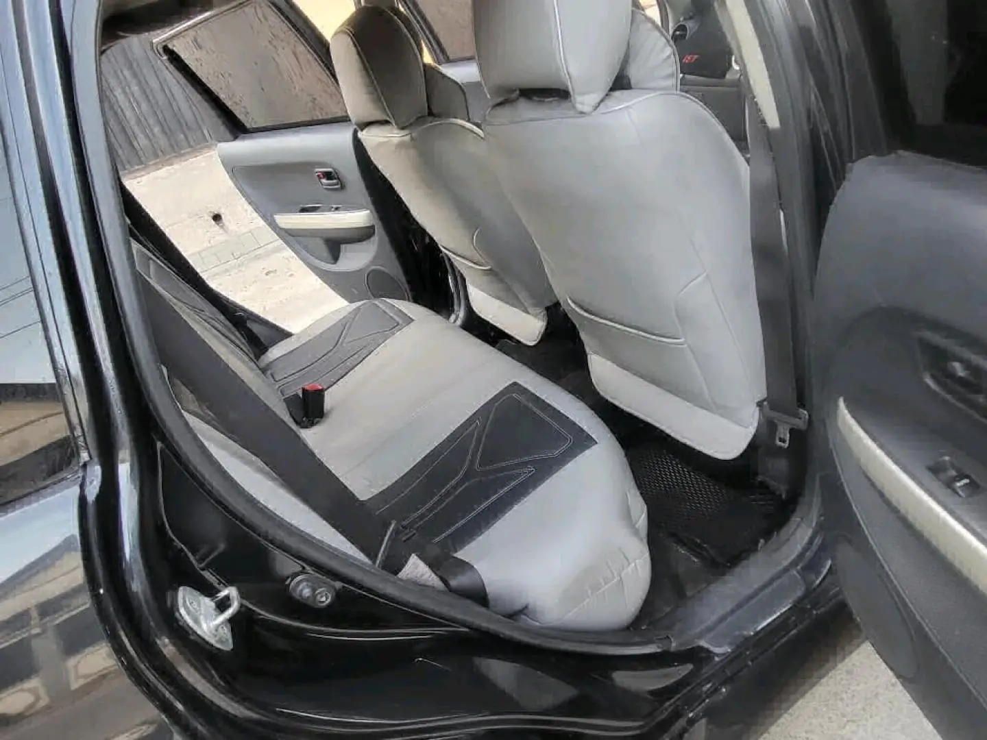 Black 2003 Toyota Ist for Sale thumbnail 8