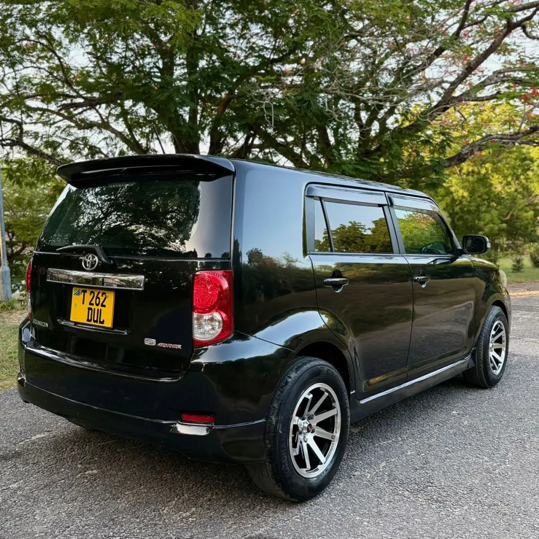 Toyota Rumion 2008 Nyeusi, 14.8M TZS thumbnail 8