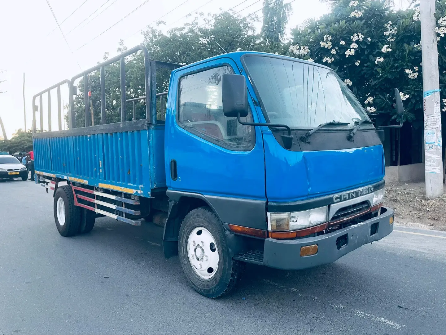 Used Blue Mitsubishi Canter Truck (AYZ) thumbnail 2