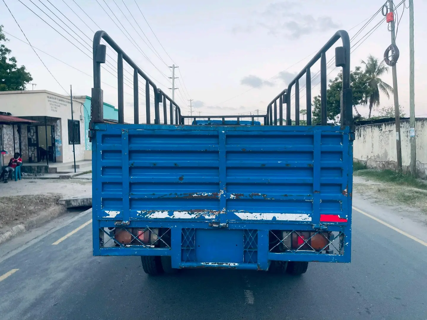Used Blue Mitsubishi Canter Truck (AYZ) thumbnail 4