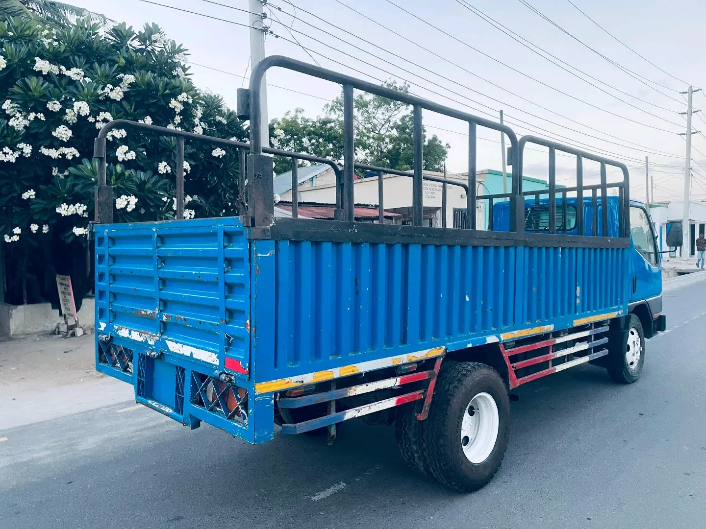 Used Blue Mitsubishi Canter Truck (AYZ) thumbnail 5
