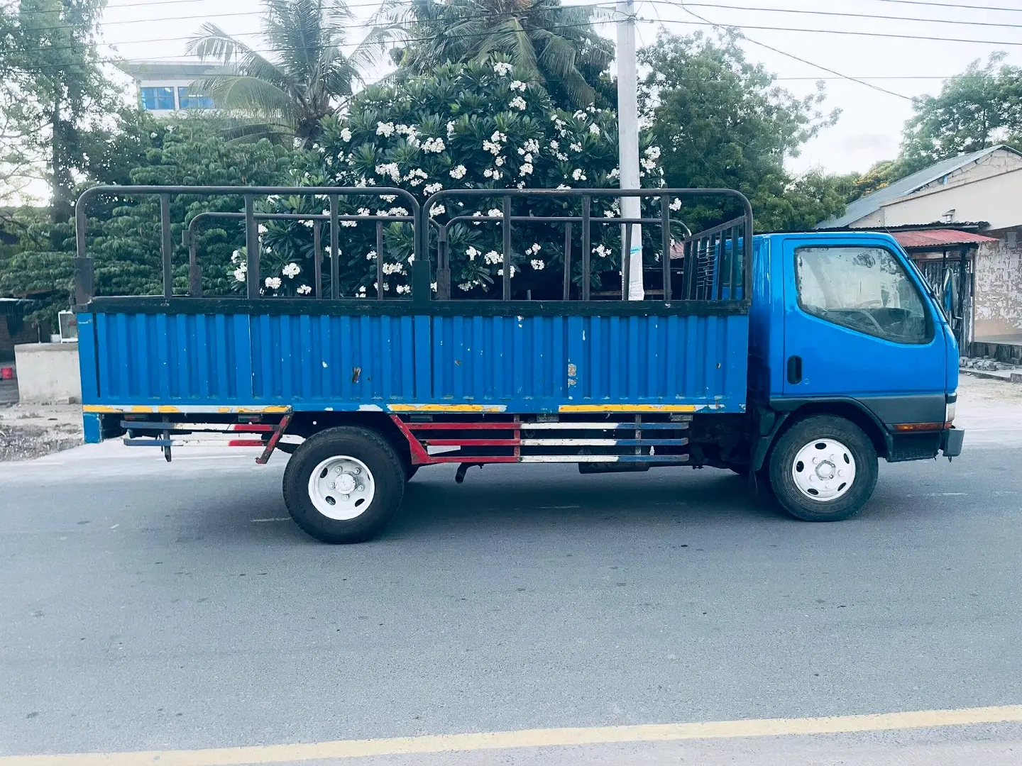 Used Blue Mitsubishi Canter Truck (AYZ) thumbnail 8