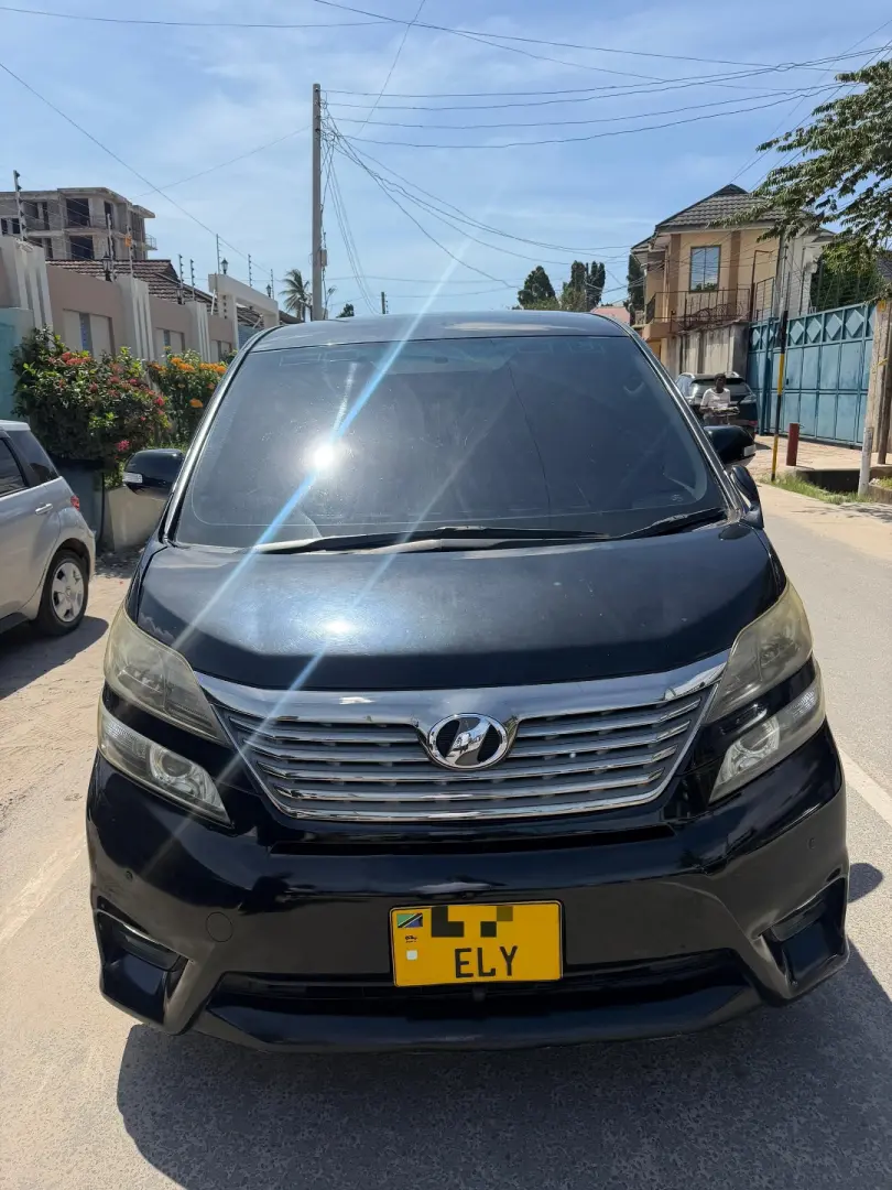 Toyota Vellfire (Reg ELY)
