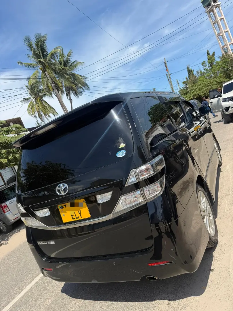 Toyota Vellfire (Reg ELY) thumbnail 3