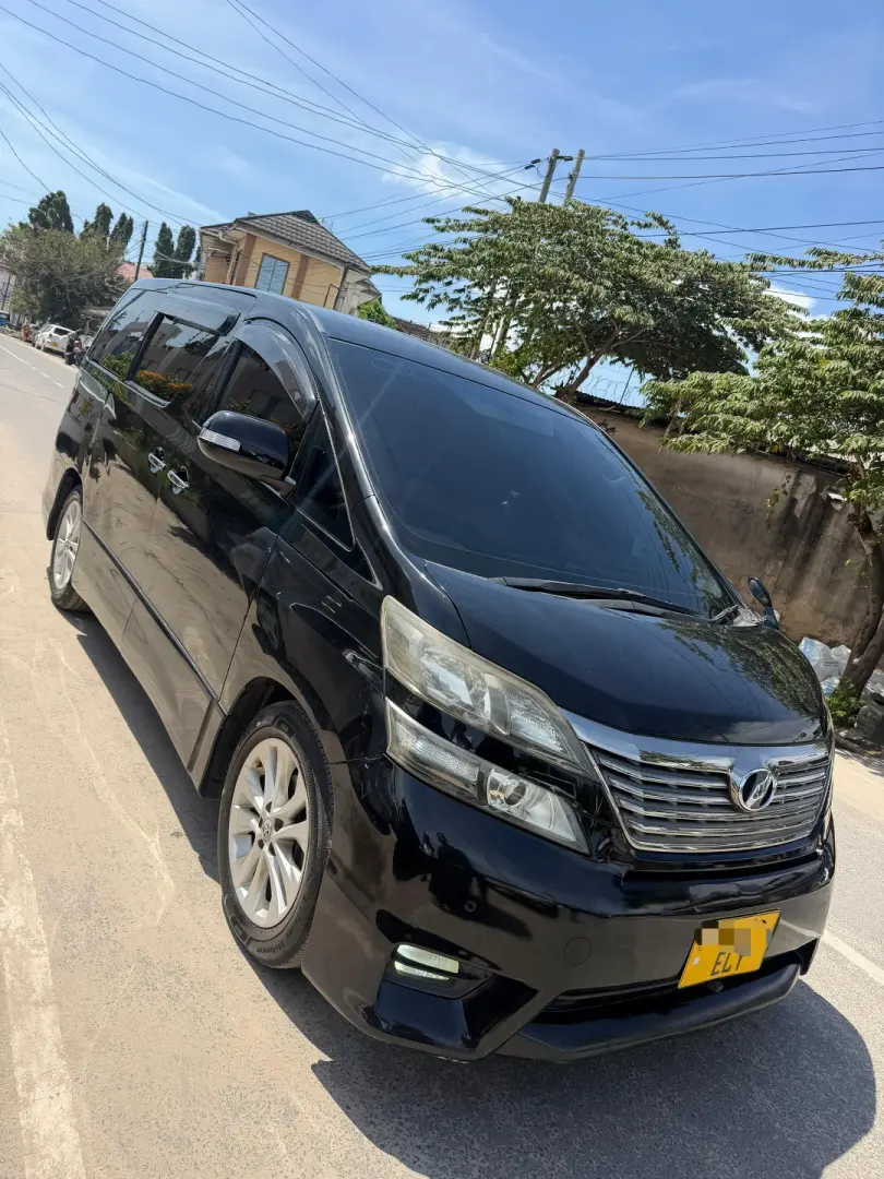 Toyota Vellfire (Reg ELY) thumbnail 4