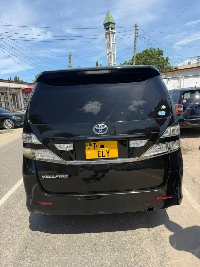 Toyota Vellfire (Reg ELY) thumbnail 5