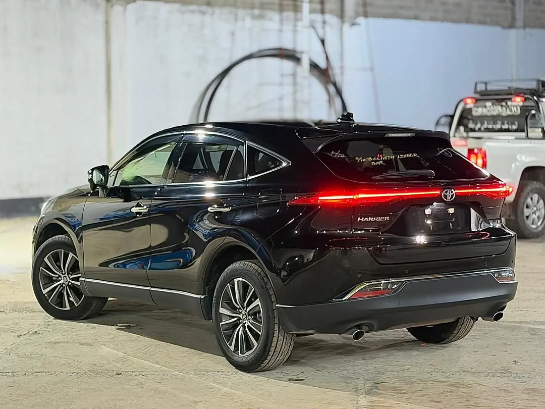 2021 Toyota Harrier SUV thumbnail 4