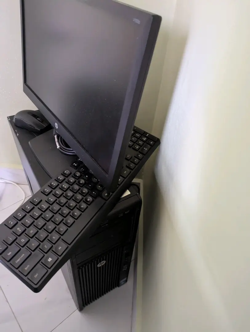 HP Z210 Workstation PC Set with Monitor, Keyboard, Mouse thumbnail 2