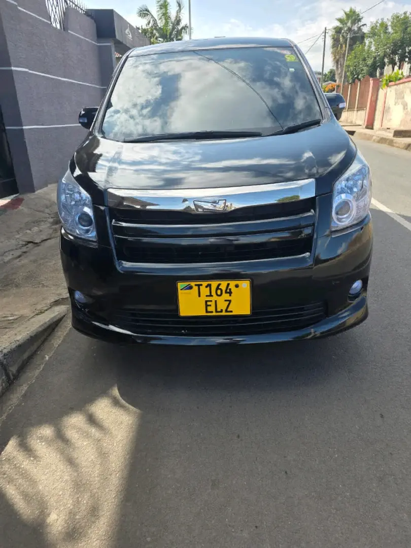 Toyota Noah 2010 ELZ thumbnail 2