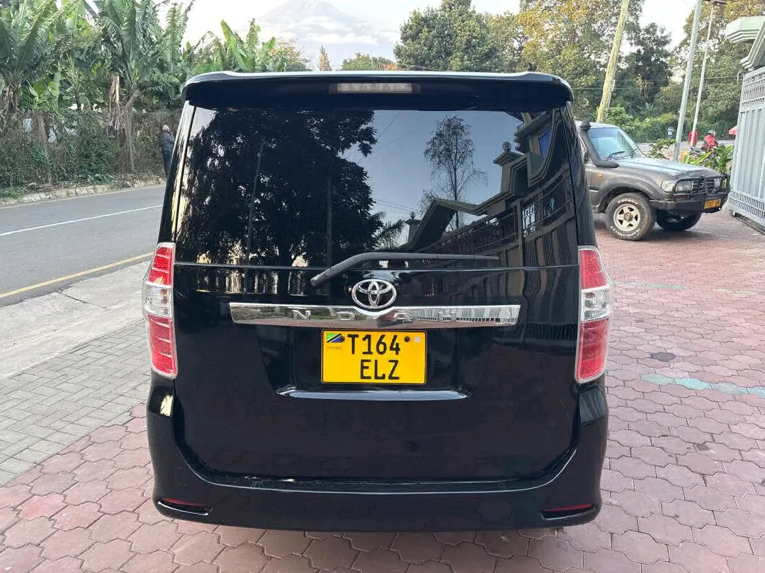 Toyota Noah 2010 ELZ thumbnail 3
