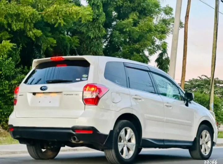 Subaru Forester SUV thumbnail 3