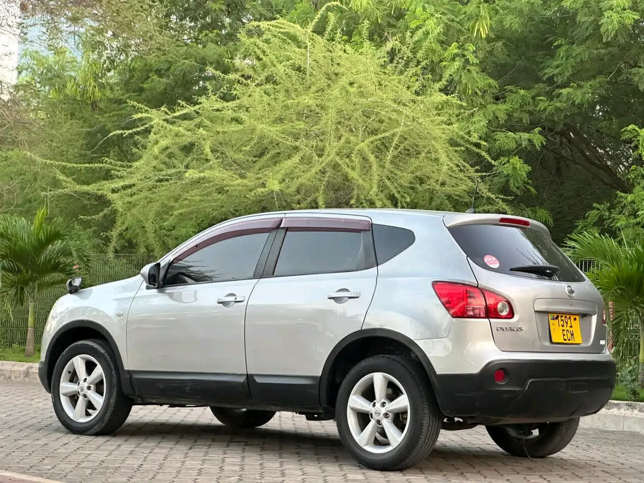 Nissan Dualis 2009 Silver thumbnail 2