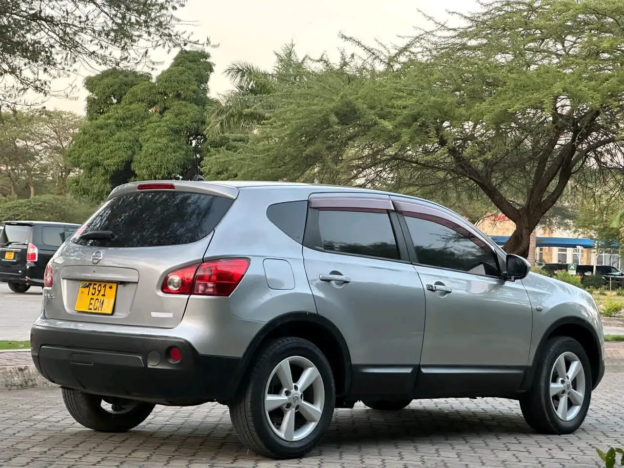 Nissan Dualis 2009 Silver thumbnail 4