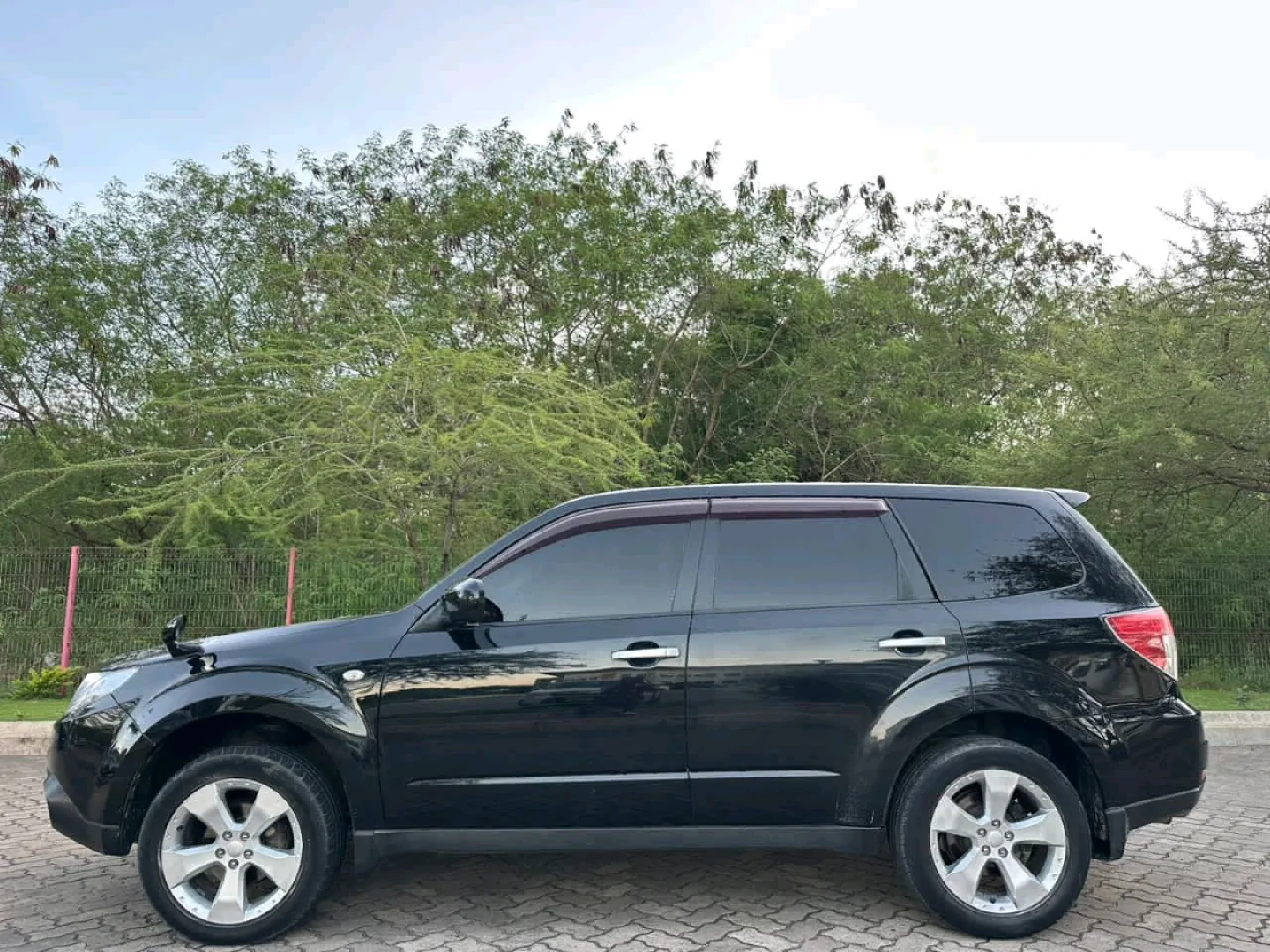 Black Subaru Forester SUV 2009 Model thumbnail 6