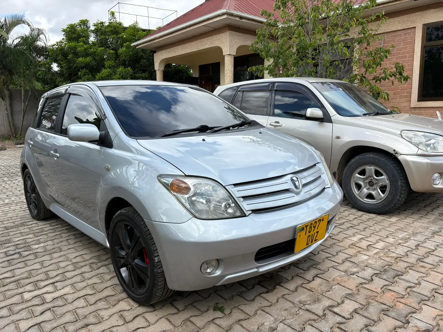 Toyota Ist 2004 thumbnail 2
