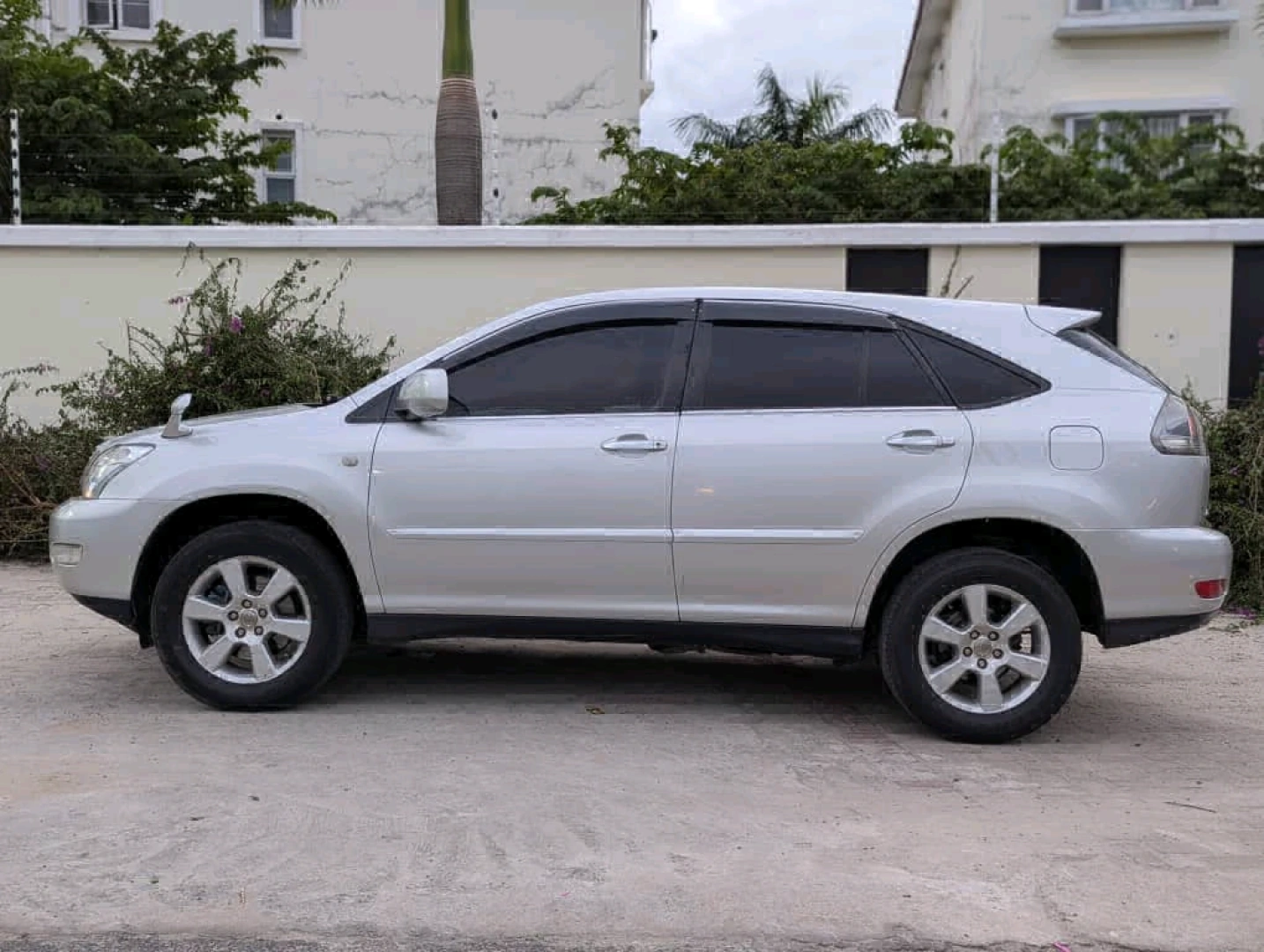 Toyota Harrier 2004 SUV (DQB) - Exchange Allowed thumbnail 3