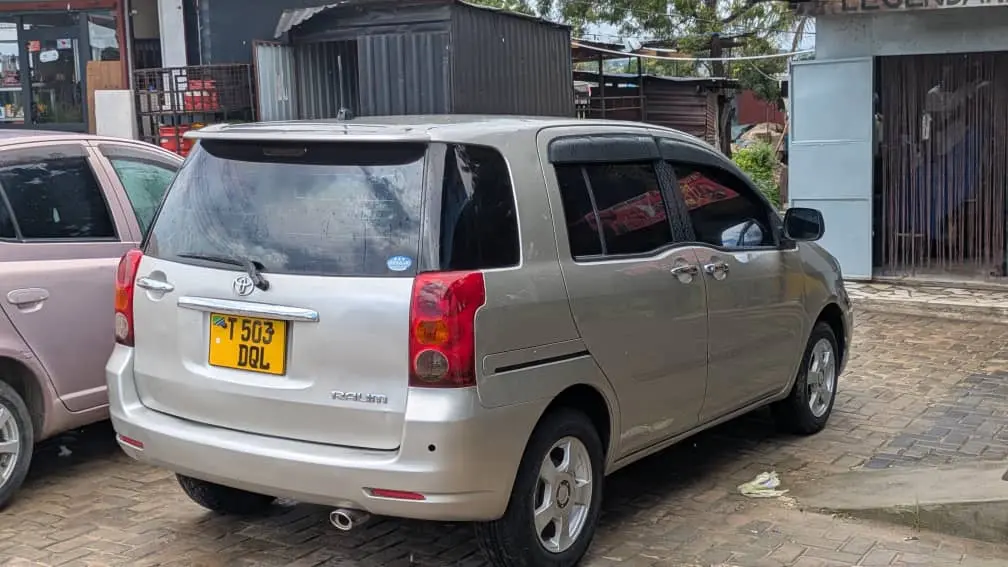 Toyota Raum - Silver thumbnail 5