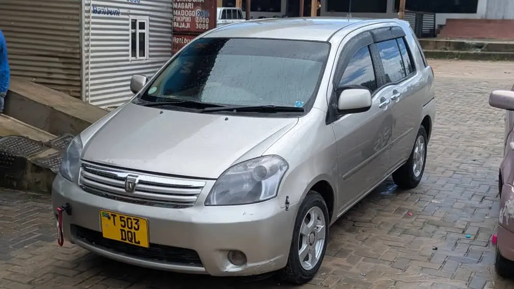Toyota Raum - Silver thumbnail 6