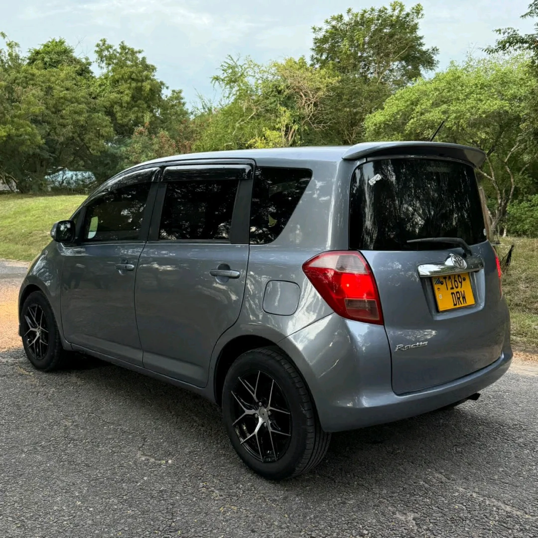 Toyota Ractis 2003 Model 1490cc (Reg DRW) thumbnail 3