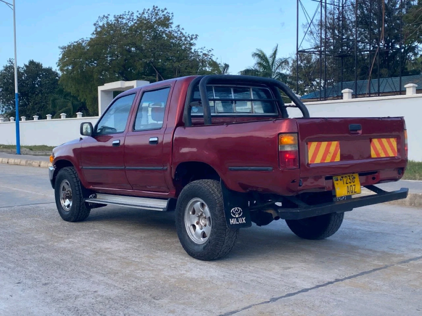 Toyota Hilux Double Cabin 1996 for Sale thumbnail 3