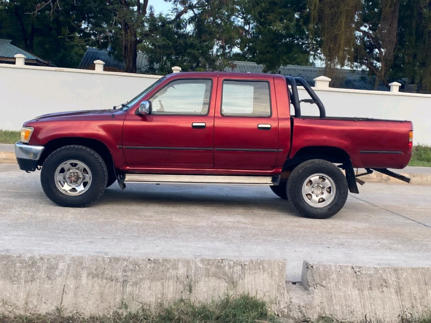 Toyota Hilux Double Cabin 1996 for Sale thumbnail 4