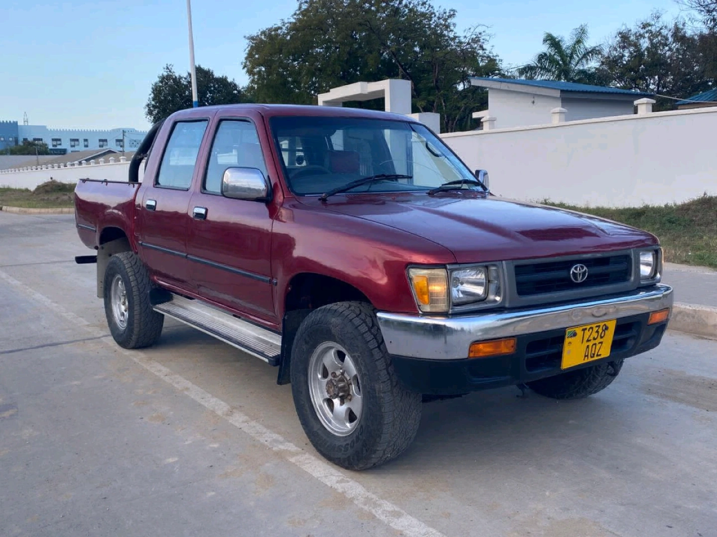 Toyota Hilux Double Cabin 1996 for Sale thumbnail 6