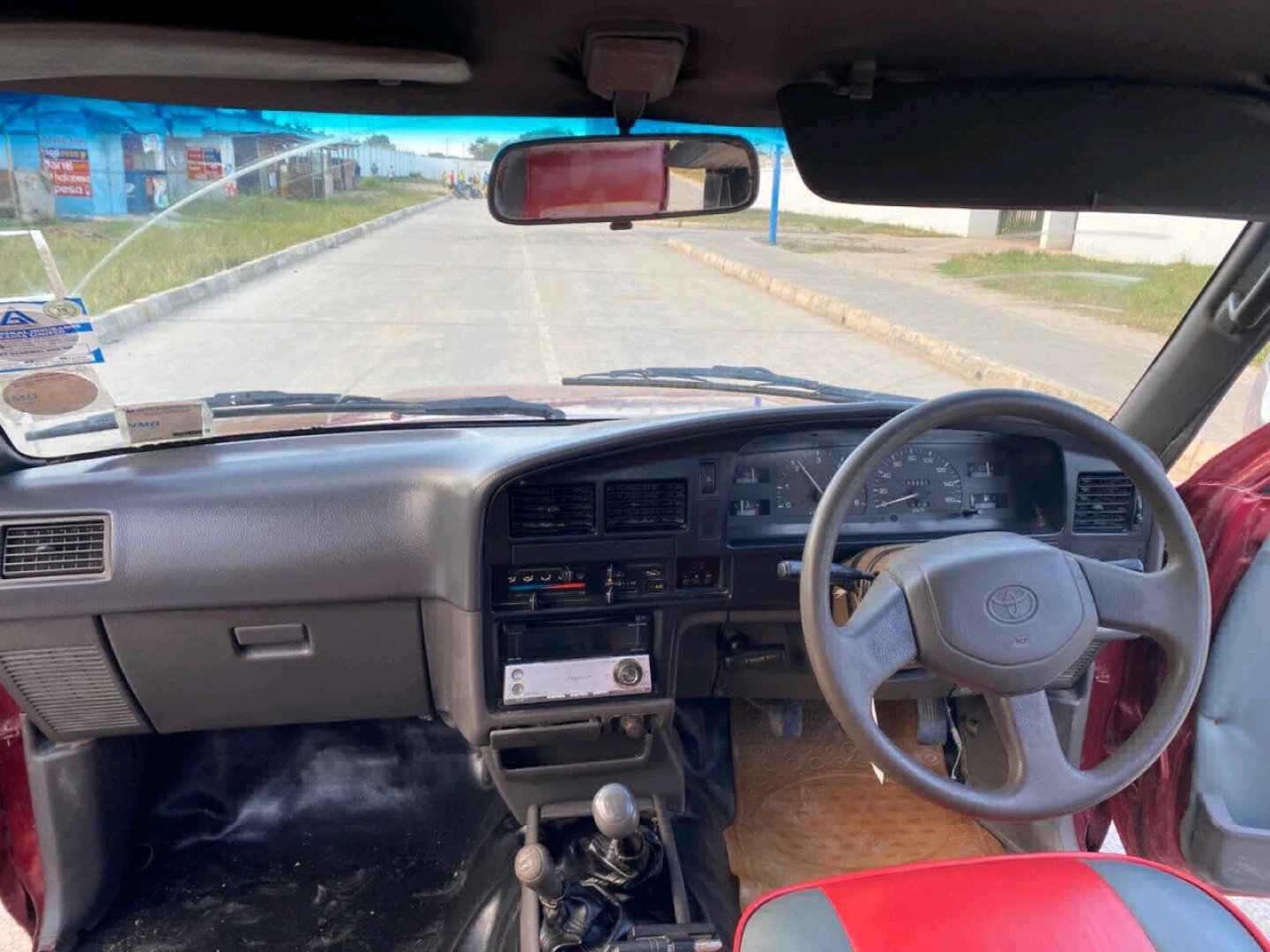 Toyota Hilux Double Cabin 1996 for Sale thumbnail 9