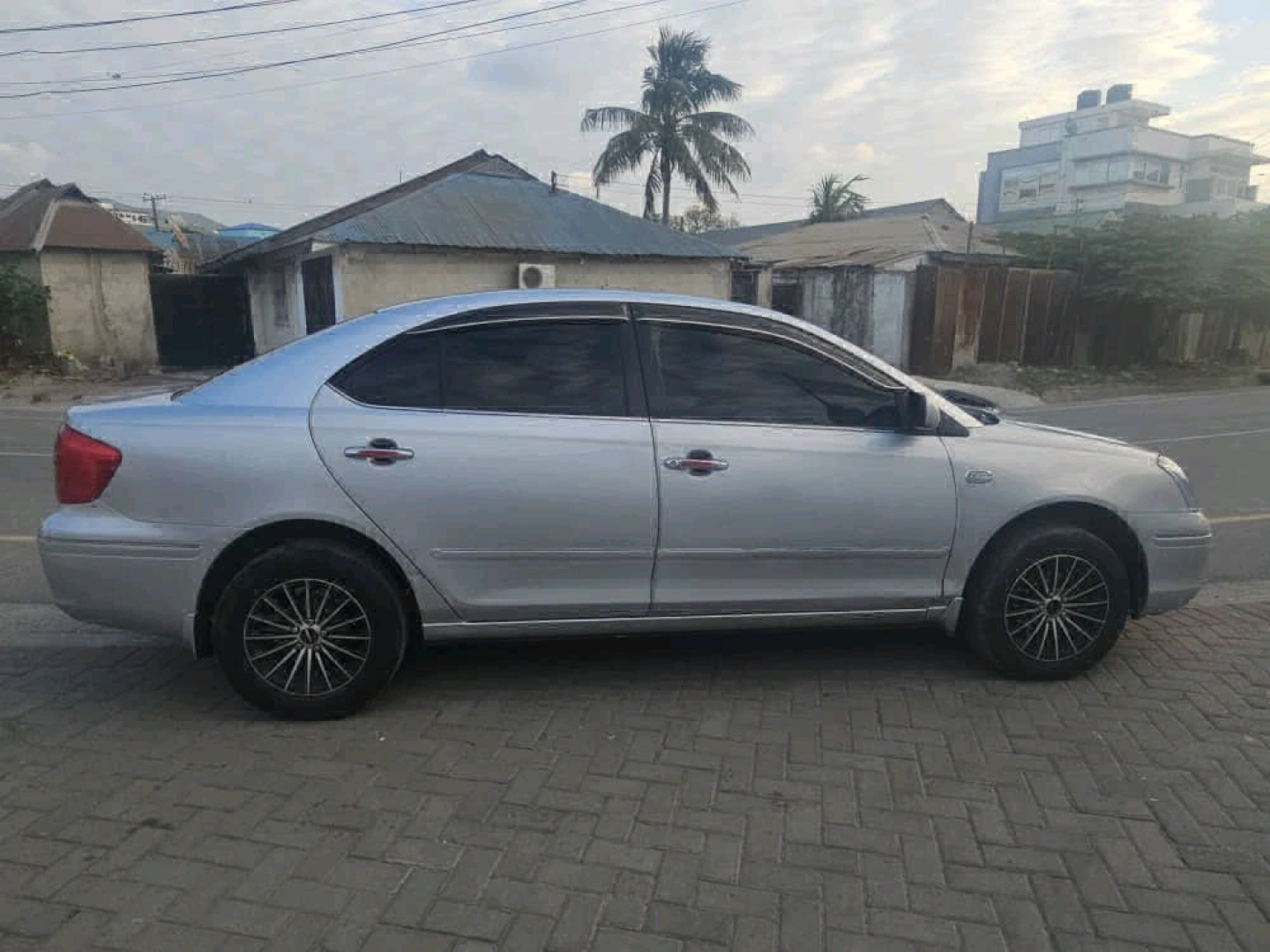 Toyota Premio F Sedan thumbnail 4