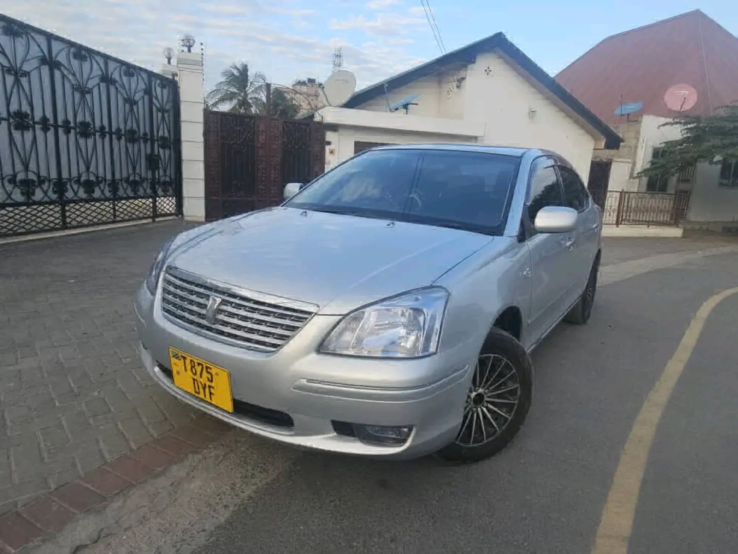 Toyota Premio F Sedan thumbnail 5