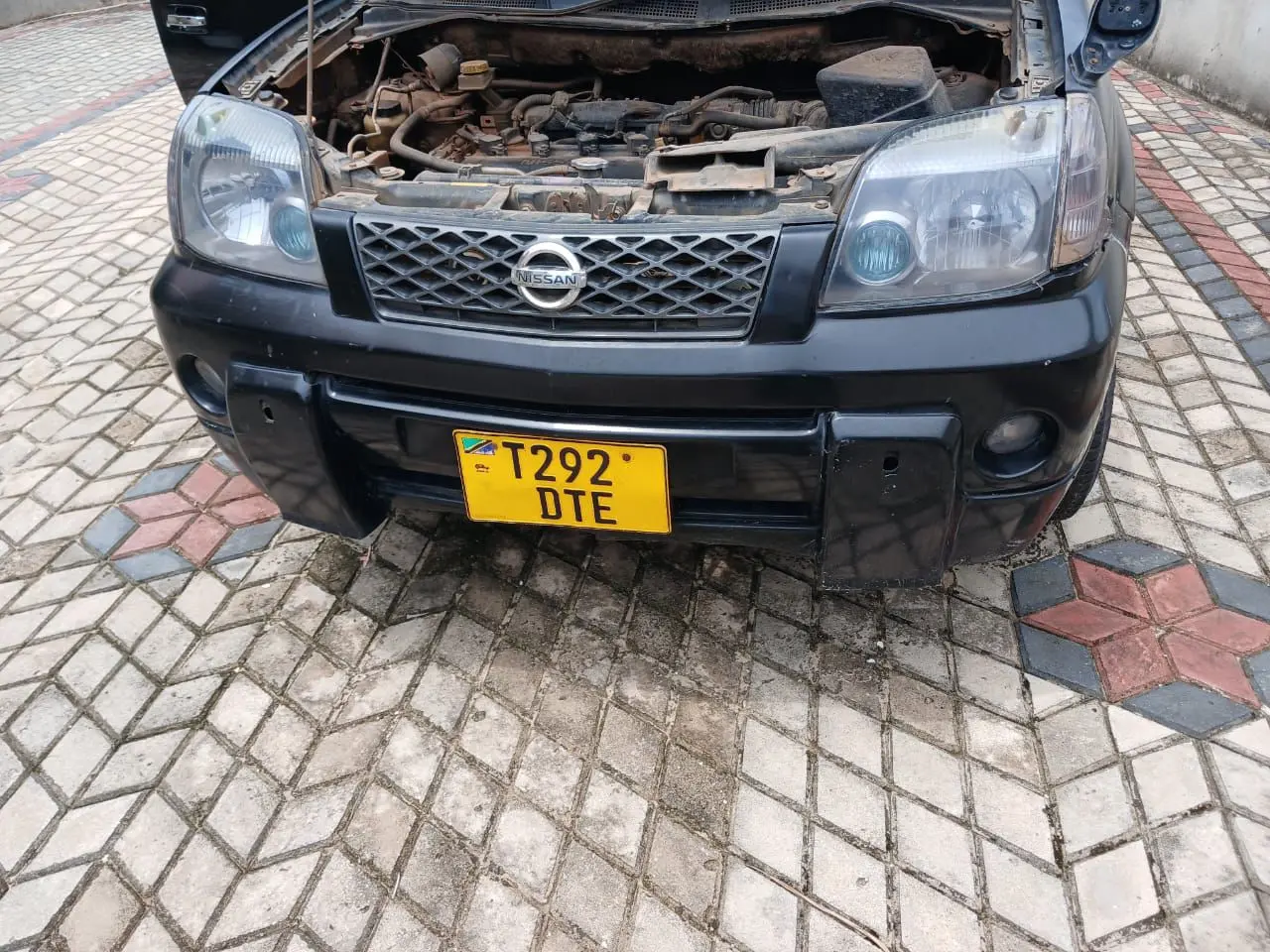Black Nissan X-Trail SUV for Sale thumbnail 3