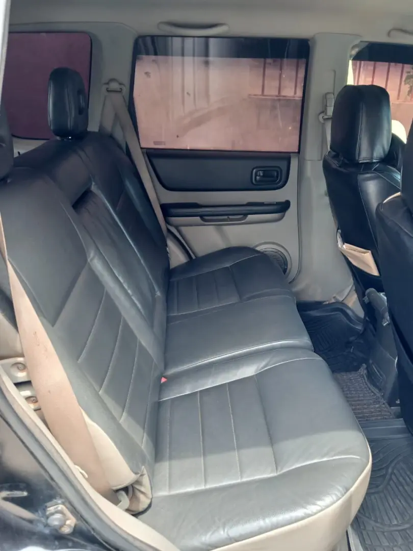 Black Nissan X-Trail SUV for Sale thumbnail 4