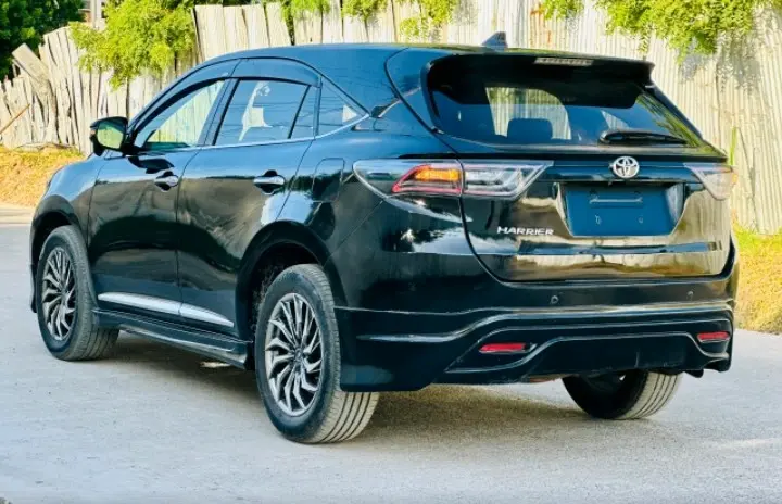 Toyota Harrier SUV thumbnail 2