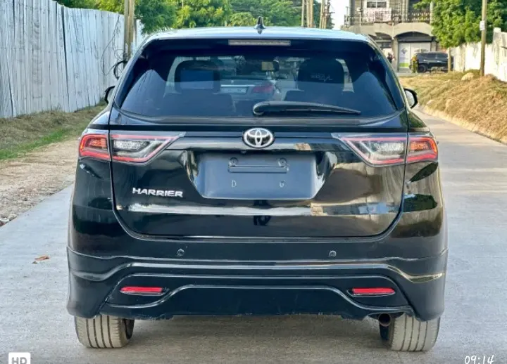 Toyota Harrier SUV thumbnail 4
