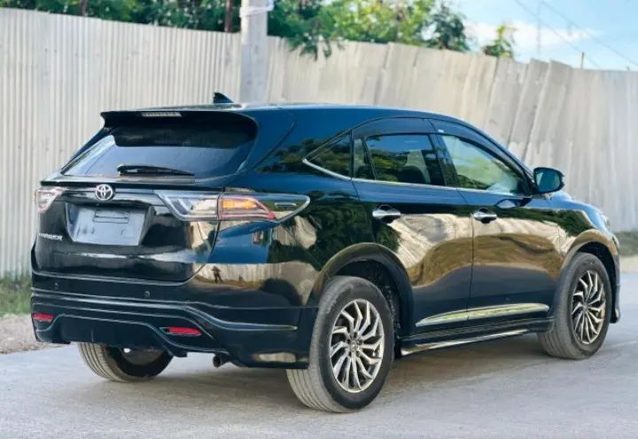 Toyota Harrier SUV thumbnail 6