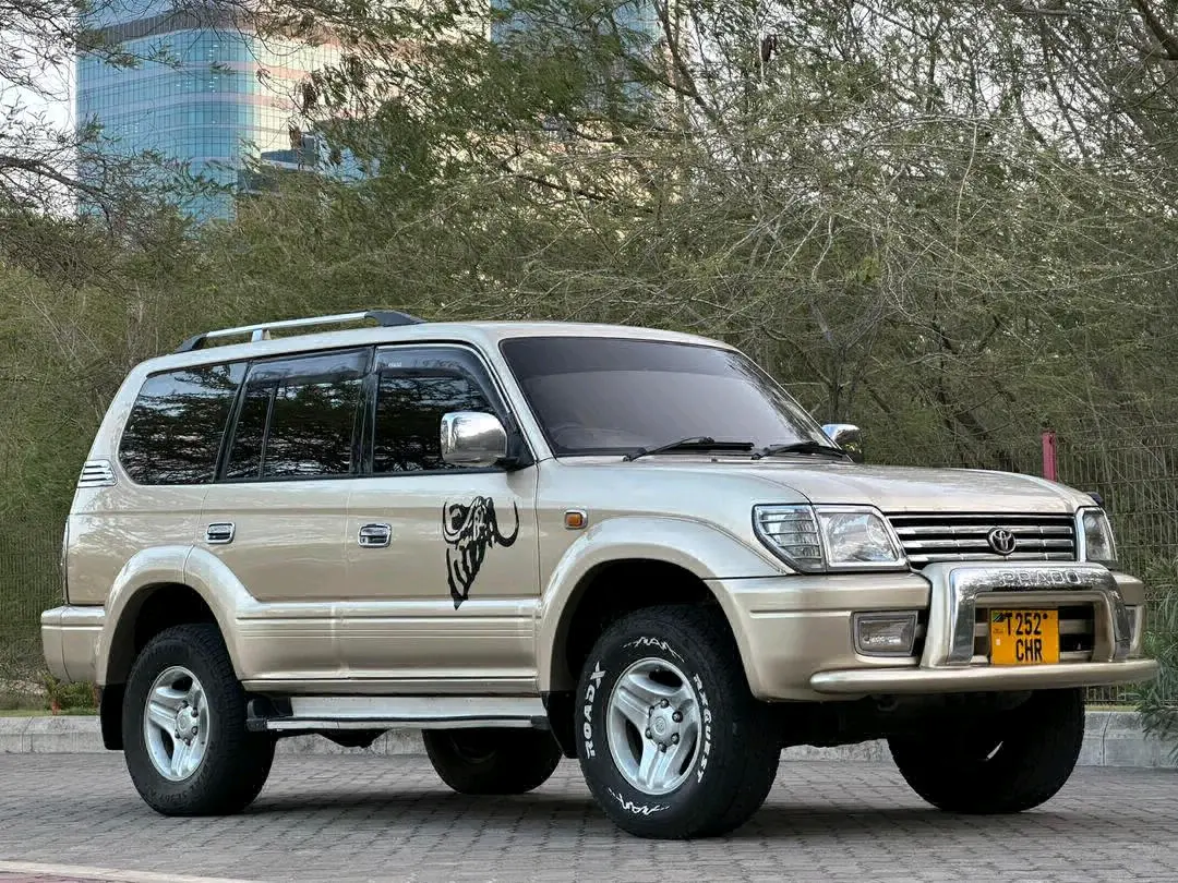 Toyota Land Cruiser Prado 2001 Gold thumbnail 2