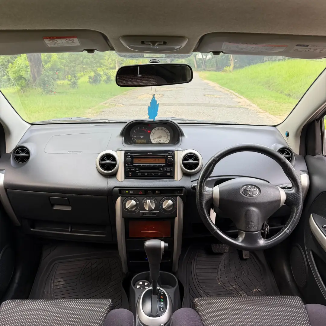 Toyota Ist 2003 thumbnail 5