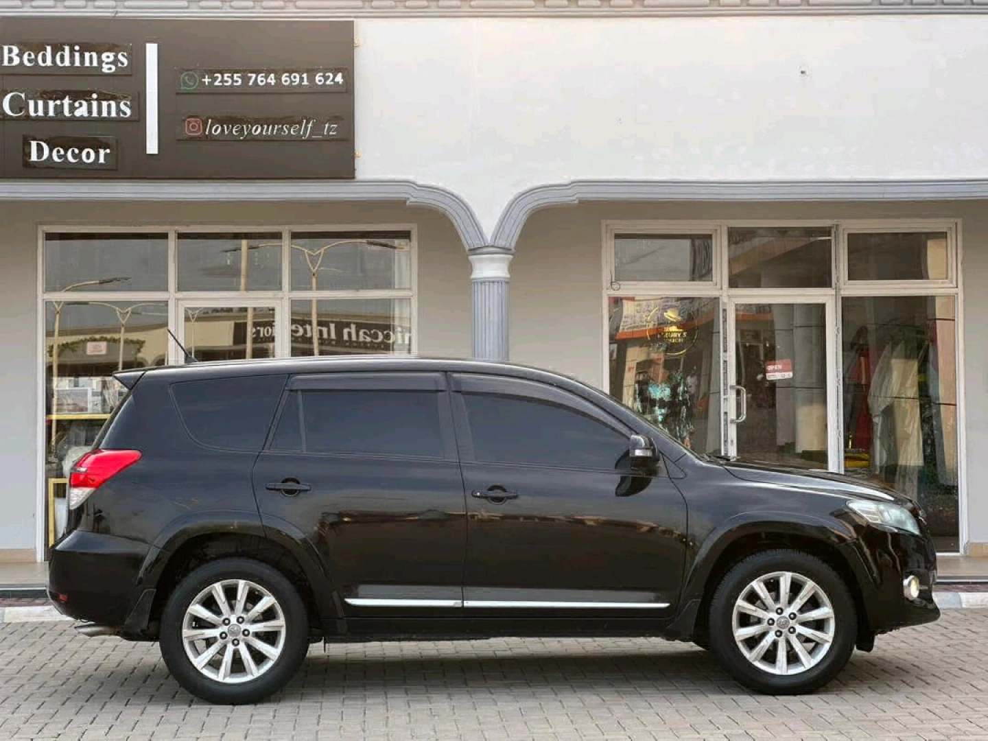 Toyota Vanguard SUV Nyeusi 2010 thumbnail 5
