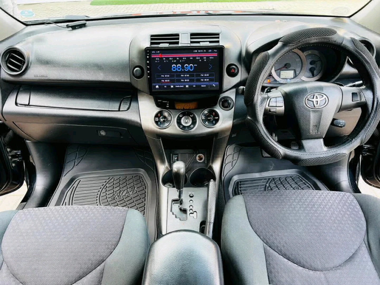 Toyota Vanguard SUV Nyeusi 2010 thumbnail 7