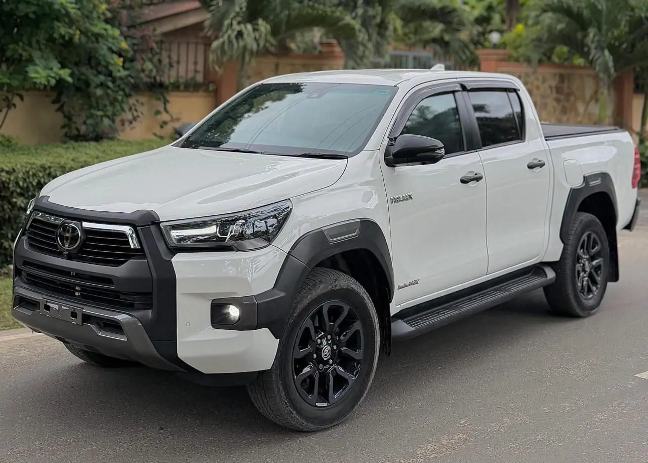 Toyota Hilux Double Cabin 4x4 (2023)