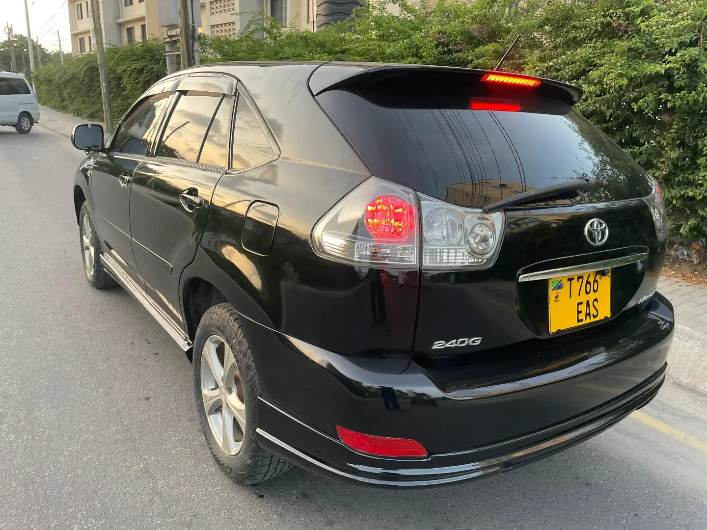 2004 Toyota Harrier SUV for Sale thumbnail 3