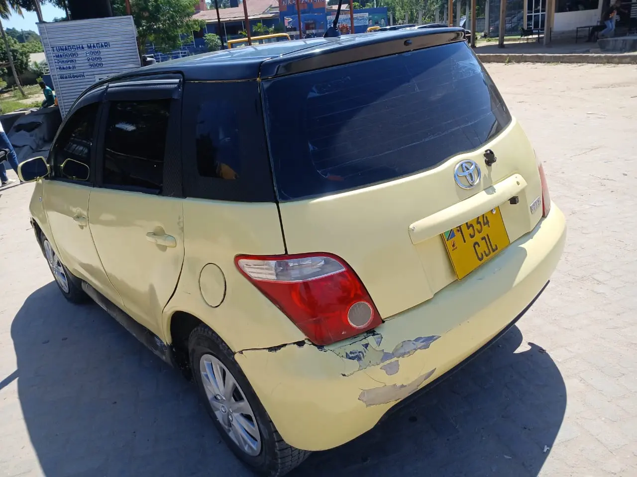 Toyota Ist CJL thumbnail 4