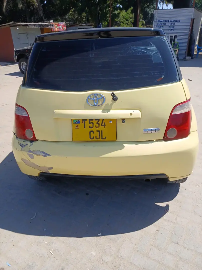 Toyota Ist CJL thumbnail 6