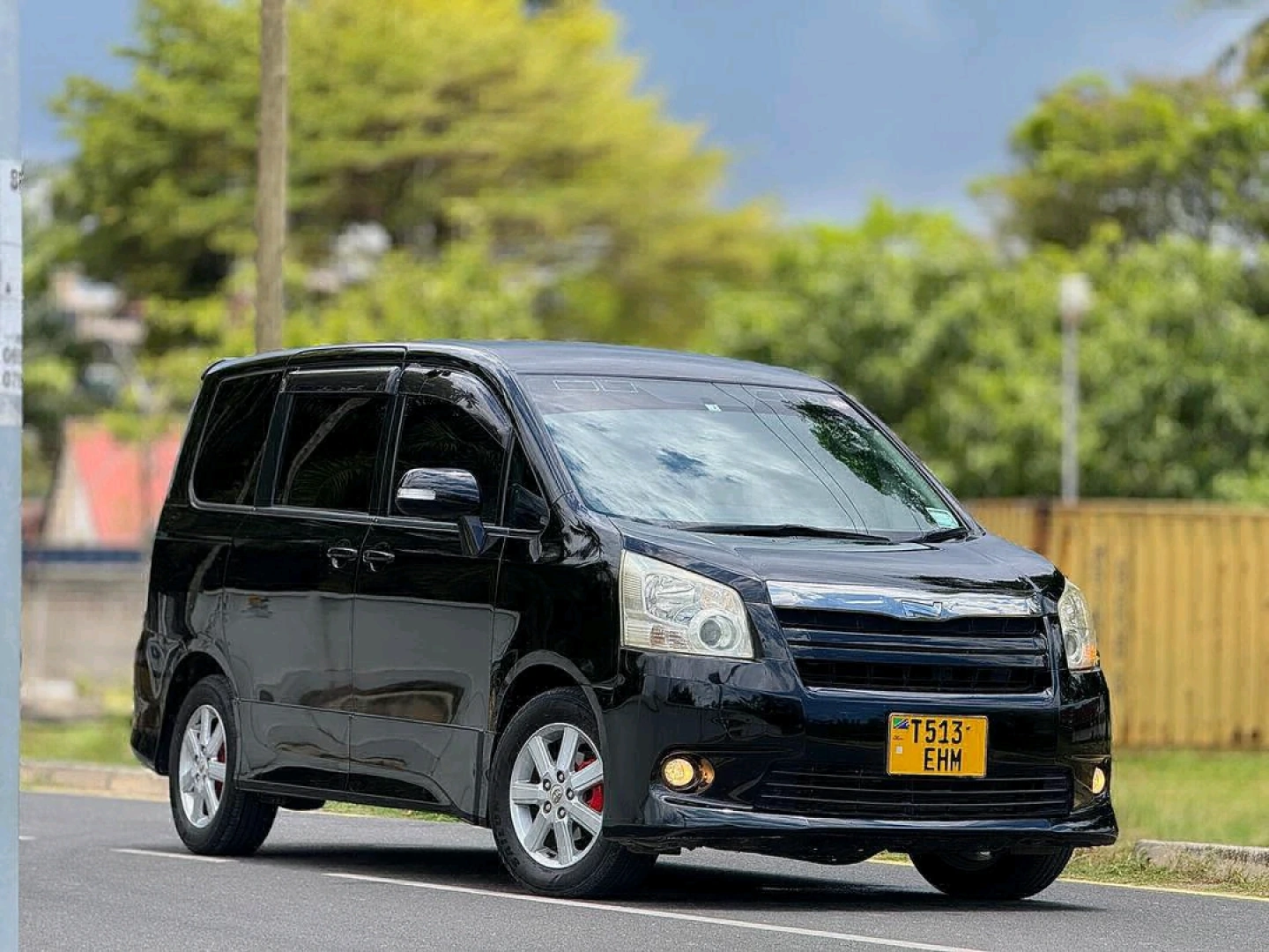 Toyota Noah 2008 Automatic Minivan Reg EHM thumbnail 3